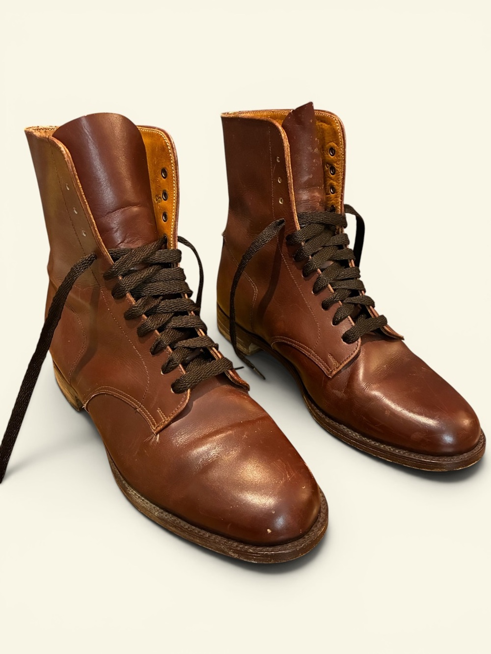 DE LUXE SADDLERY English style lace up riding boots. Sz 6.5.